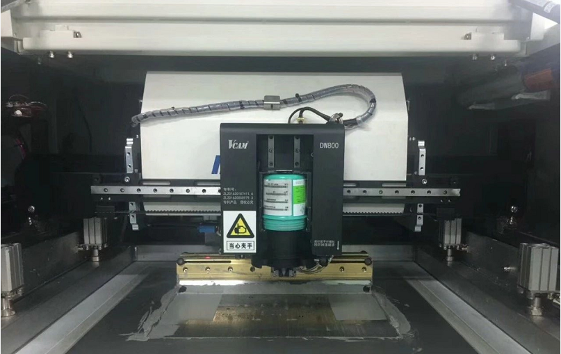 已安装锡膏自动添加装置印刷机
